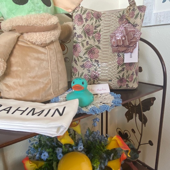 SOLD!!   Amelia in Ivory  Labyrinth + Pink Icing magnolia! - Picture 4 of 13